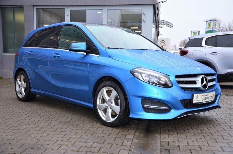 Blau Gebraucht 2017 Mercedes B220 Urban Van / Kleinbus | 16.990 € (Guter Preis) - Bild 1/4