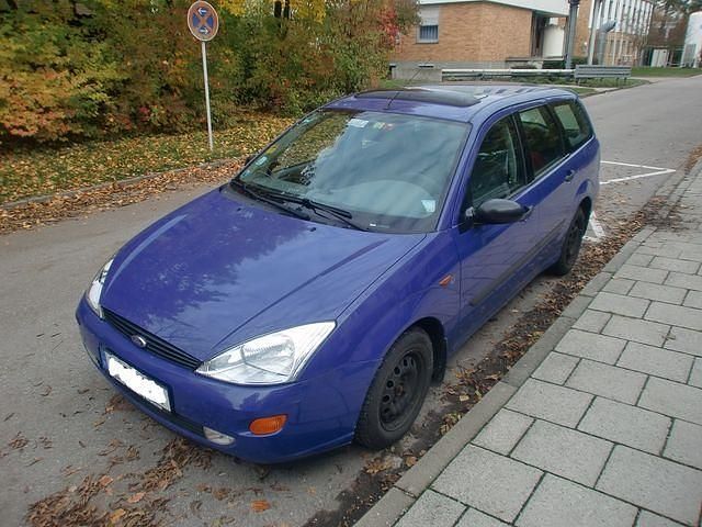 Gebraucht Ford Focus 116 PS (85 kW) 1999 Blau Kombi