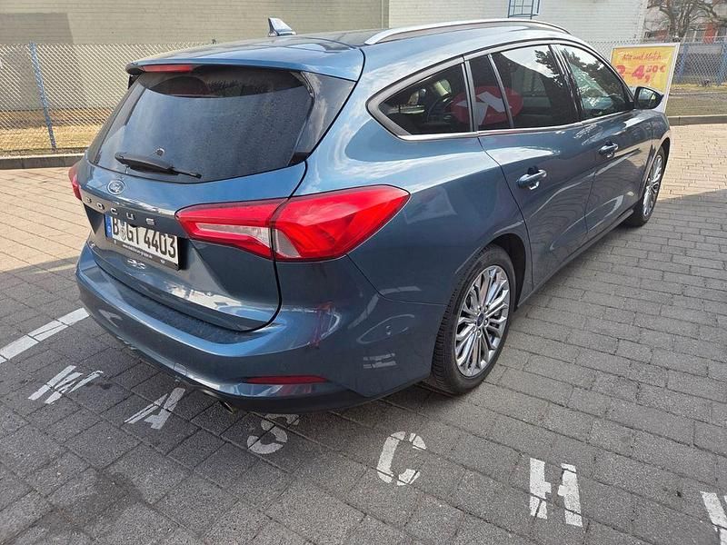 Gebraucht Ford Focus Titanium 150 PS (110 kW) 2019 Blau Limousine