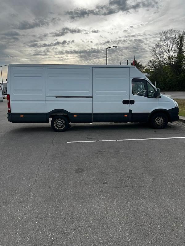 Second-hand Iveco Daily 146 CP (107 kW) 2014 Monovolum