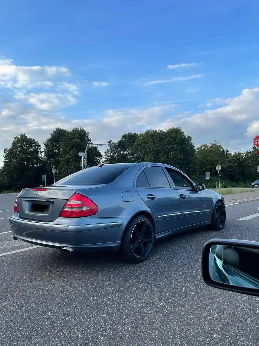 Gebraucht Mercedes E320 224 PS (164 kW) 2003 Blau Limousine