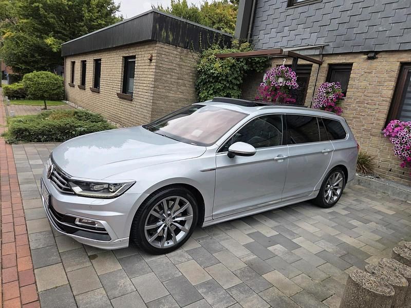 Silber Gebraucht 2016 VW Passat R-line Kombi | 19.900 € (Teuer) - Bild 1/4