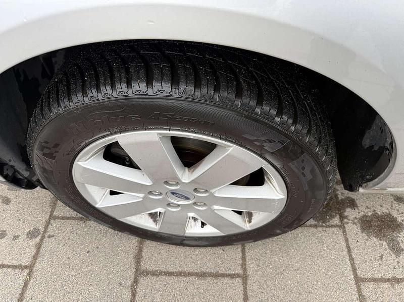 Używany Ford Mondeo Ambiente 110 KM (80 kW) 2002 Srebrny Kombi