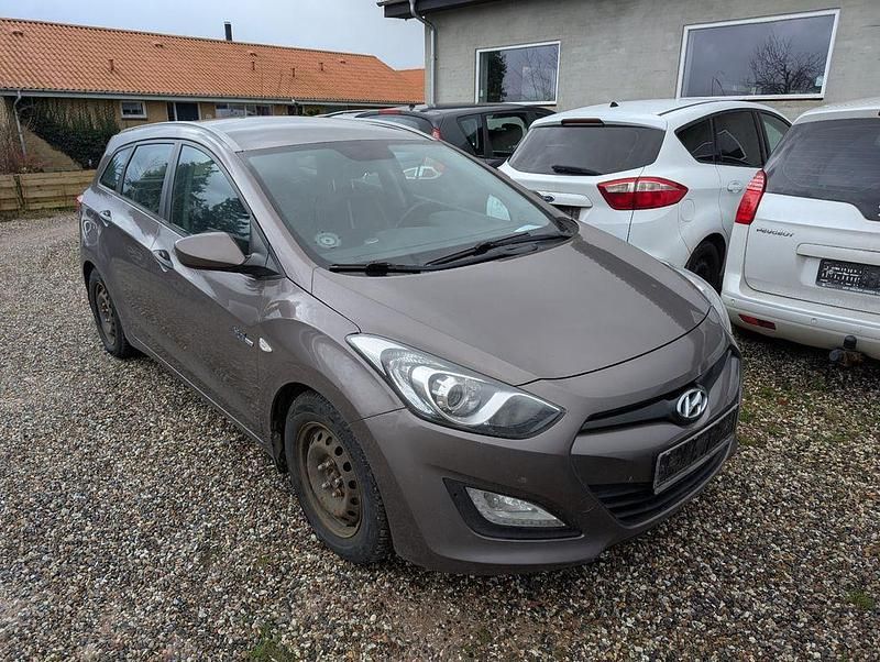 Gebraucht Hyundai i30 Edition 110 PS (80 kW) 2014 Limousine