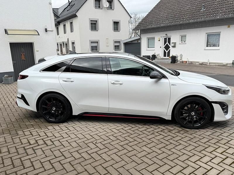 Gebraucht Kia ProCeed GT GT 204 PS (150 kW) 2022 Weiß Kleinwagen
