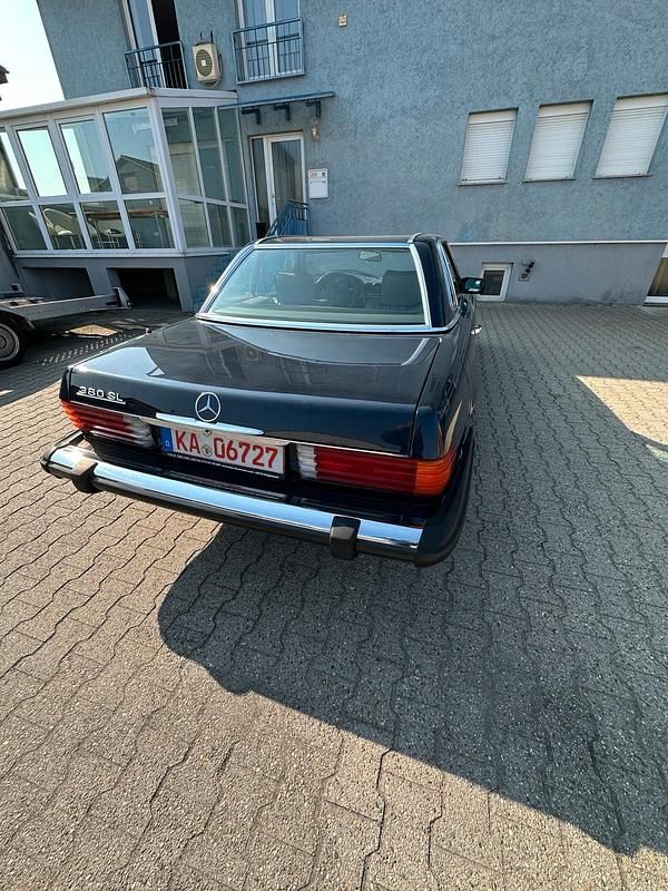 Gebraucht Mercedes SL380 163 PS (119 kW) 1985 Blau Cabrio