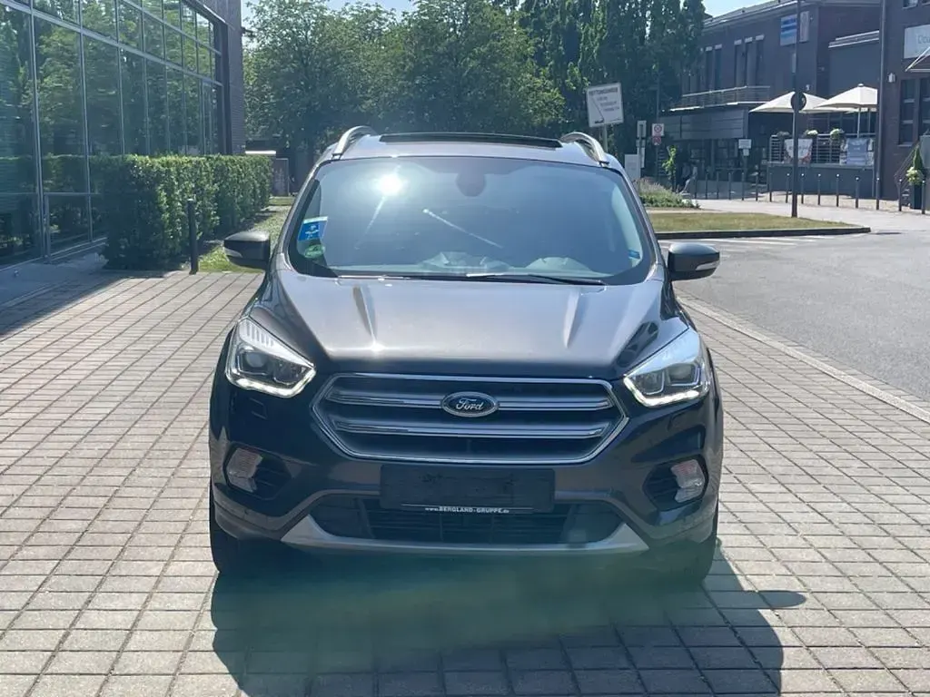 Gebraucht Ford Kuga Titanium 179 PS (131 kW) 2018 Grau SUV