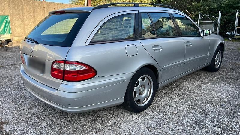 Gebraucht Mercedes E200 163 PS (119 kW) 2004 Silber Kombi