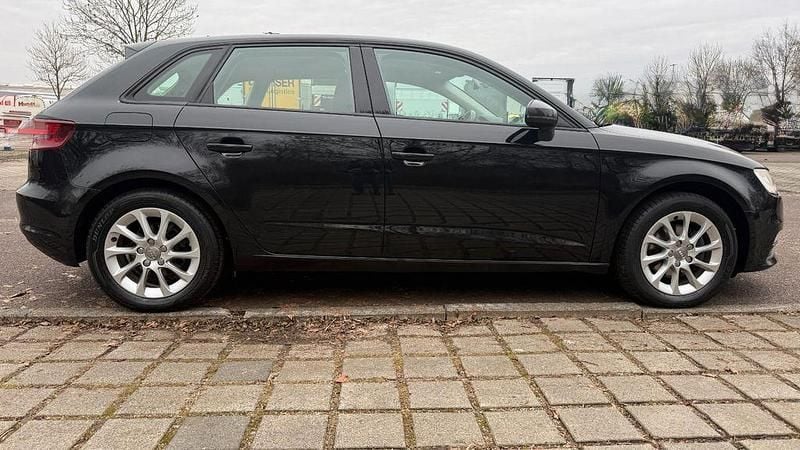 Gebraucht Audi A3 Attraction 105 PS (77 kW) 2015 Schwarz Limousine