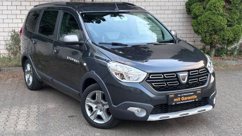 Grau Gebraucht 2022 Dacia Lodgy Stepway Van / Kleinbus | 15.600 € (Fairer Preis) - Bild 1/4