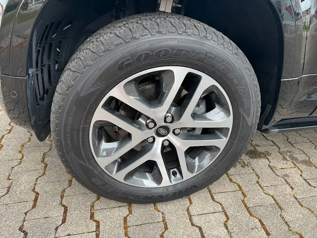 Gebraucht Land Rover Defender 249 PS (183 kW) 2023 Schwarz SUV