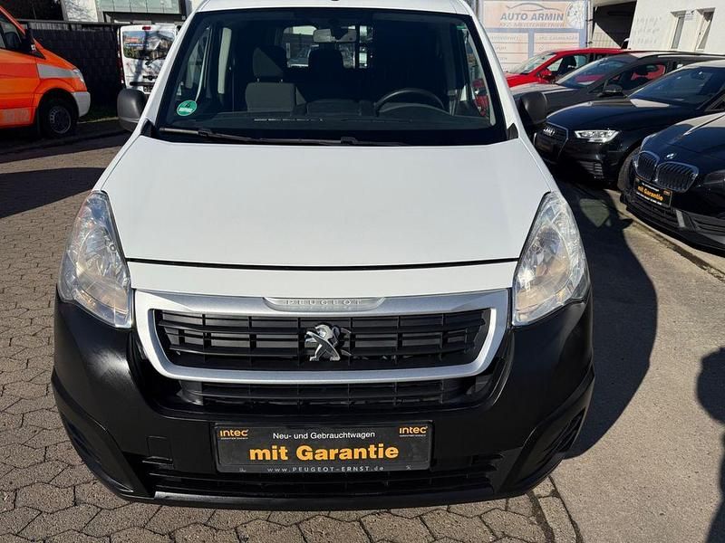 Gebraucht Peugeot Partner Premium 75 PS (55 kW) 2017 Weiß Van / Kleinbus