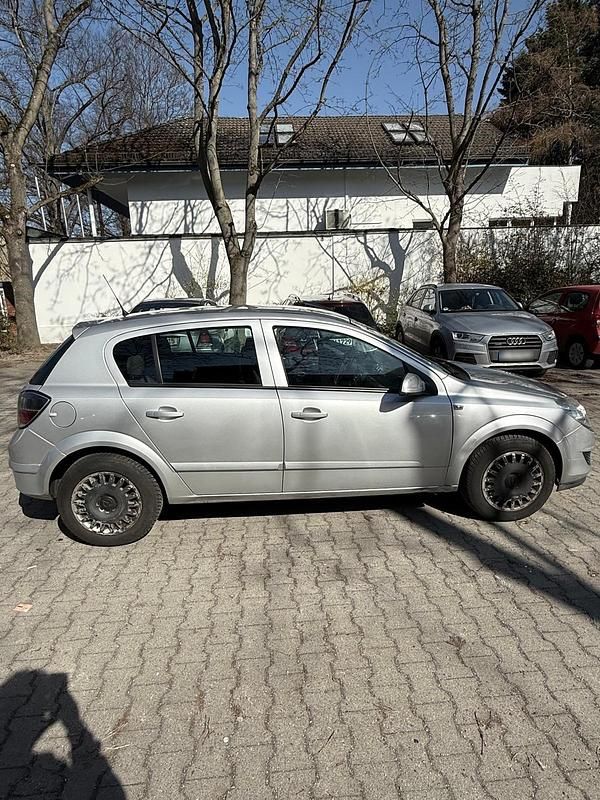 Gebraucht Opel Astra 116 PS (85 kW) 2007 Grau Limousine