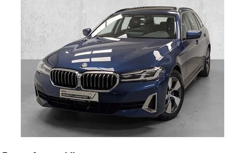 Blau Gebraucht 2021 BMW 520 Efficient Dynamics Kombi | 30.980 € (Fairer Preis) - Bild 1/4