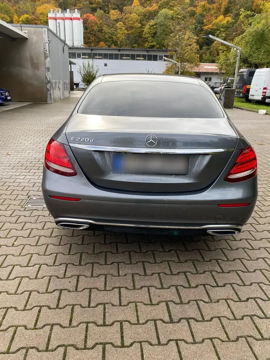 Gebraucht Mercedes E220 Avantgarde 194 PS (142 kW) 2018 Grau Limousine