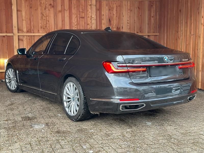 Gebraucht BMW 750 400 PS (294 kW) 2019 Grau Limousine