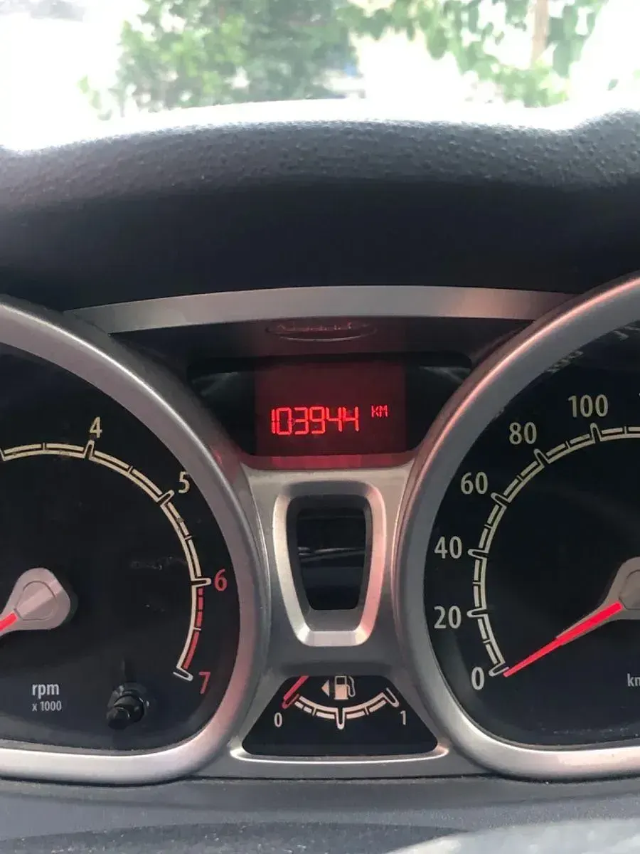 Gebraucht Ford Fiesta Ghia 97 PS (71 kW) 2010 Violet Limousine