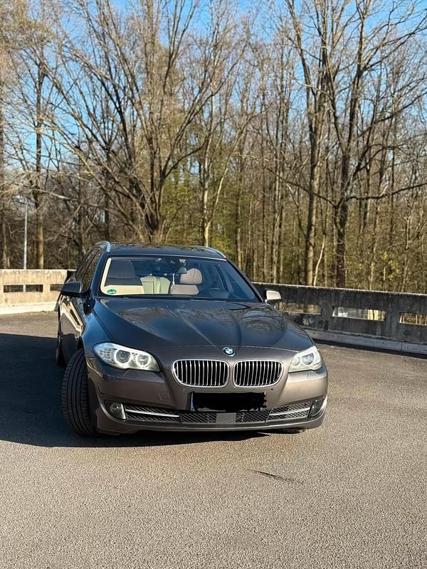 Gebraucht BMW 525 218 PS (160 kW) 2012 Braun Kombi