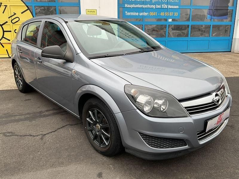 Gebraucht Opel Astra Selection 90 PS (66 kW) 2009 Lichtsilber/silver lightning Limousine