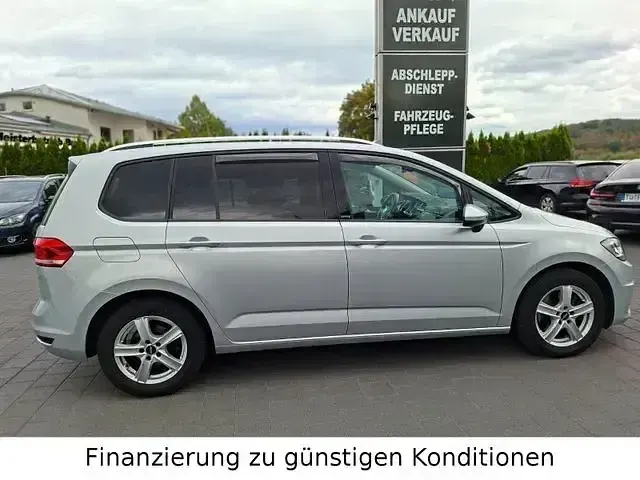 Gebraucht VW Touran Active 122 PS (89 kW) 2021 Silber Van / Kleinbus