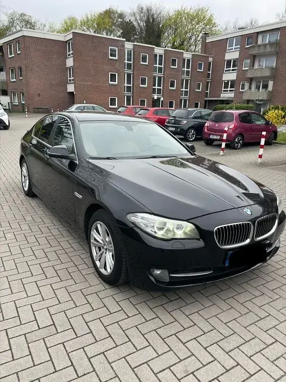 Gebraucht BMW 518 Sport Line 190 PS (139 kW) 2015 Schwarz Limousine