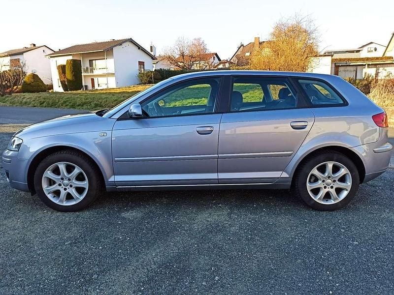 Akoyasilber metallic Gebraucht 2008 Audi A3 Ambiente Limousine | 3.500 € (Guter Preis) - Bild 1/4