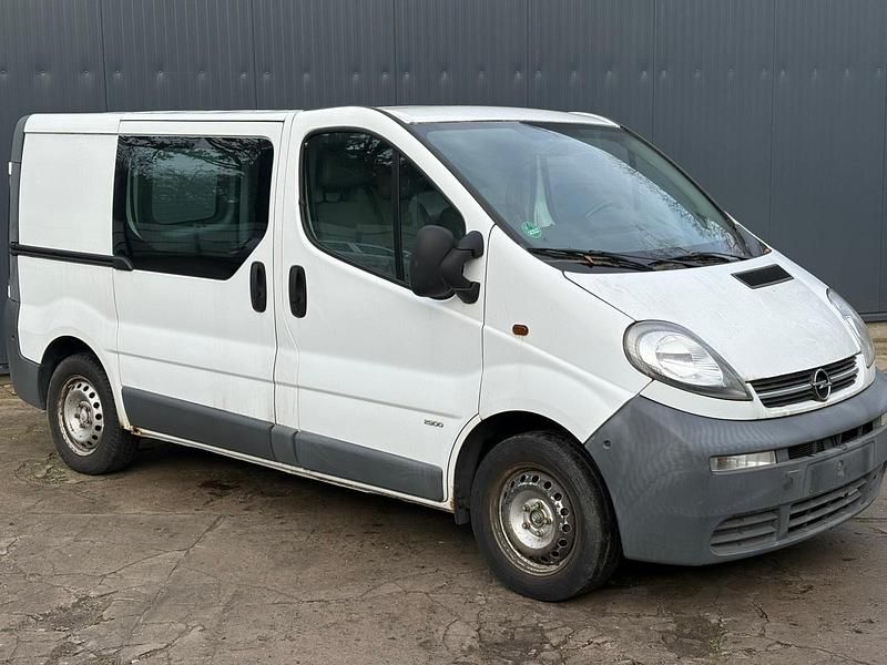 Weiß Gebraucht 2005 Opel Vivaro Van / Kleinbus | 3.300 € (Fairer Preis) - Bild 1/4