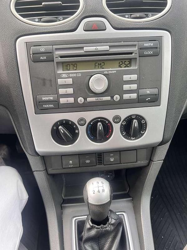 Gebraucht Ford Focus Ambiente 101 PS (74 kW) 2006 Grau Limousine