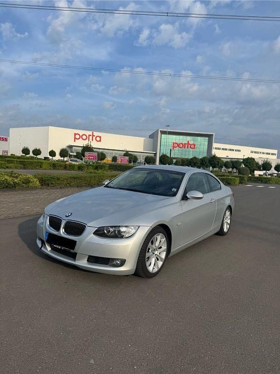 Silber Gebraucht 2007 BMW 325 Sport Line Coupé | 9.700 € (Fairer Preis) - Bild 1/4