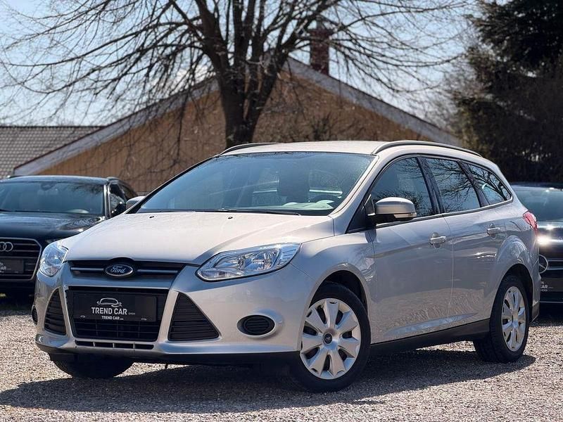 Gebraucht Ford Focus Trend 105 PS (77 kW) 2011 Silber Limousine