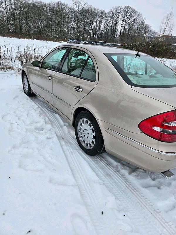 Gebraucht Mercedes E200 163 PS (119 kW) 2004 Gelb Limousine