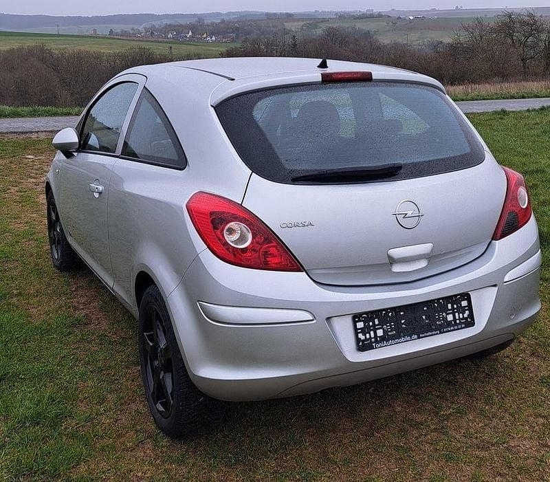 Gebraucht Opel Corsa Edition 80 PS (58 kW) 2009 Silber Kleinwagen