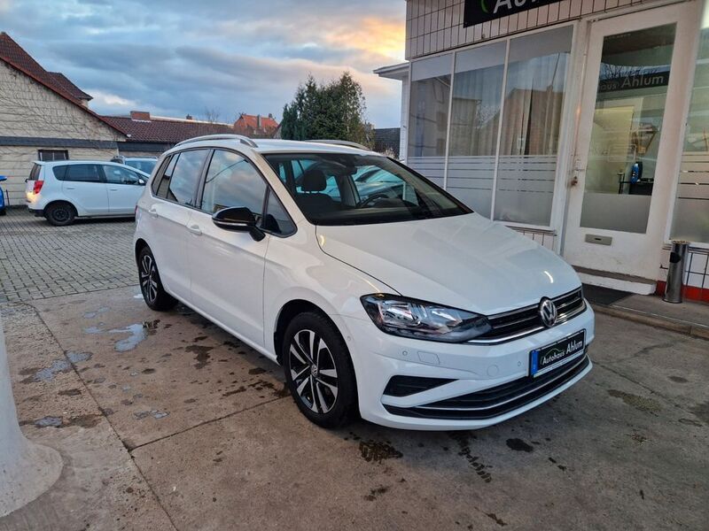Weiß Gebraucht 2019 VW Golf VII IQ Drive Limousine | 15.999 € (Guter Preis) - Bild 1/4