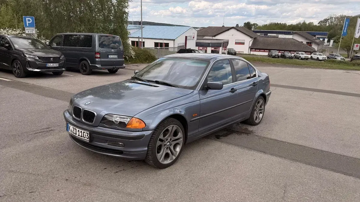 Gebraucht BMW 320 Sport Line 150 PS (110 kW) 1999 Blau Limousine