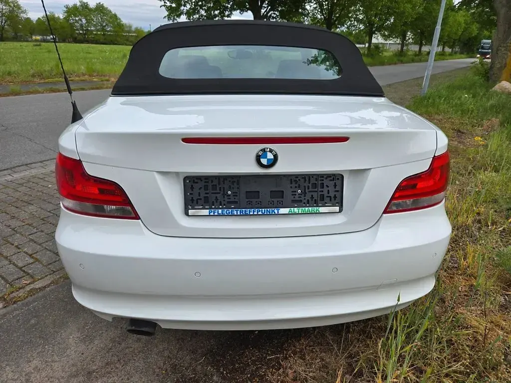 Gebraucht BMW 118 Cabriolet Sport Line 143 PS (105 kW) 2012 Weiß Cabrio