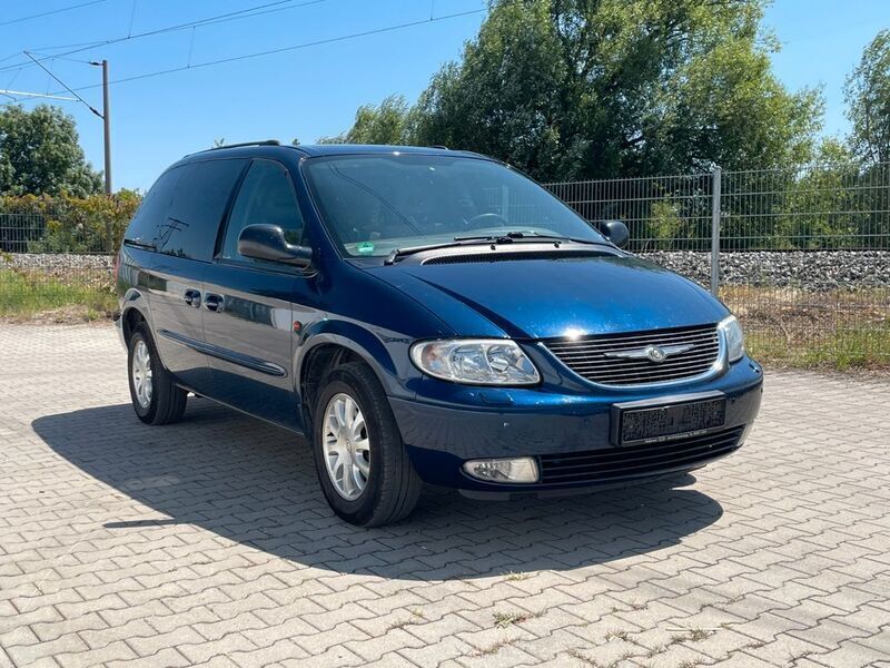 Blau Gebraucht 2003 Chrysler Voyager Van / Kleinbus | 3.900 € (Fairer Preis) - Bild 1/4