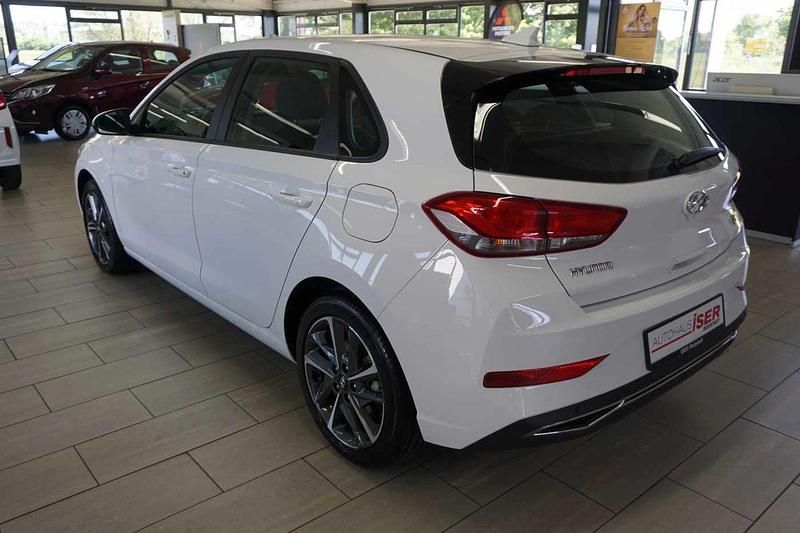 Gebraucht Hyundai i30 Pure 110 PS (80 kW) 2024 Weiss Limousine
