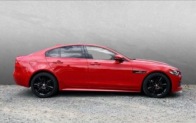 Gebraucht Jaguar XE R-Sport 179 PS (131 kW) 2019 Rot Limousine