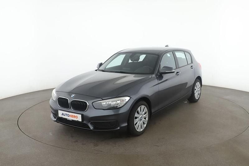 Grau Gebraucht 2016 BMW 118 Kleinwagen | 15.340 € (Fairer Preis) - Bild 1/3