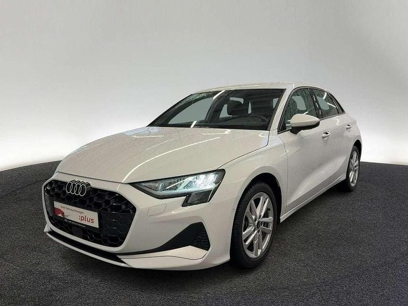 2y gletscherweiß metallic Gebraucht 2025 Audi A3 Advanced Plus Limousine | 29.200 € - Bild 1/3