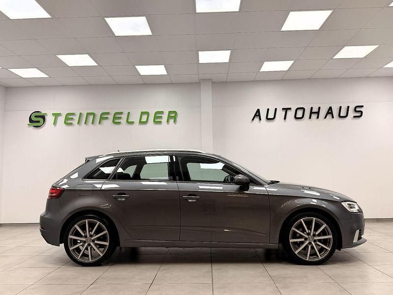 Gebraucht Audi A3 Sport 116 PS (85 kW) 2019 Grau Limousine