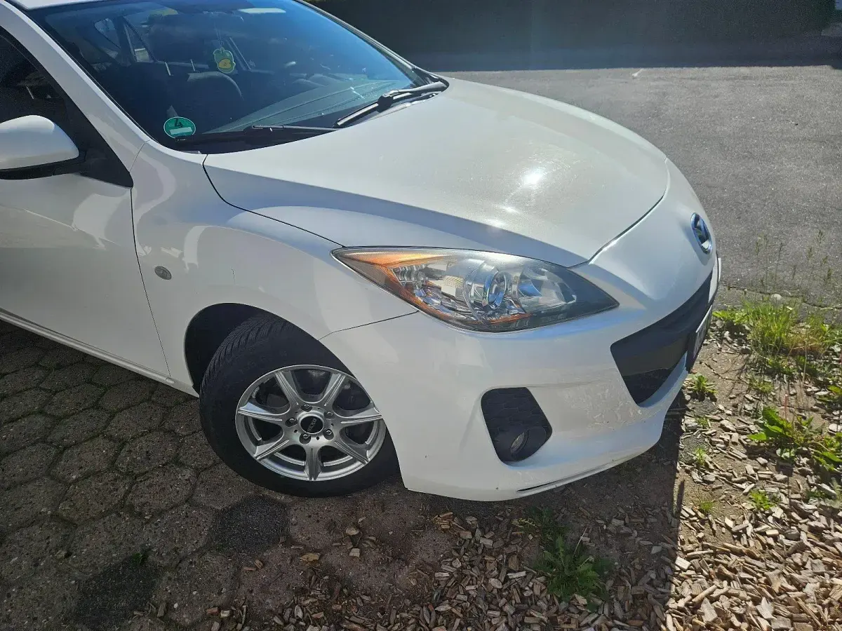 Gebraucht Mazda 3 Edition 105 PS (77 kW) 2011 Weiß Limousine