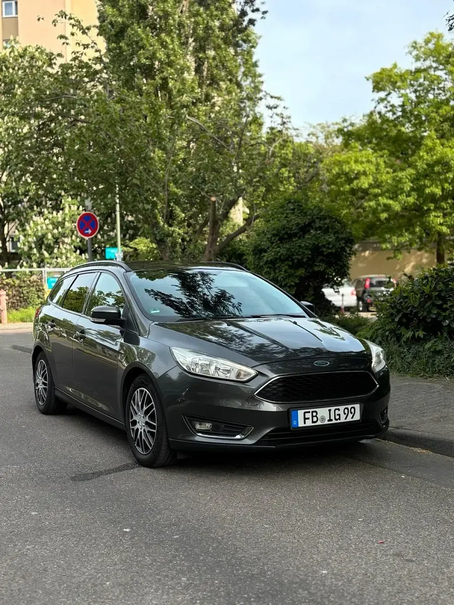 Gebraucht Ford Focus 120 PS (88 kW) 2014 Grau Kombi