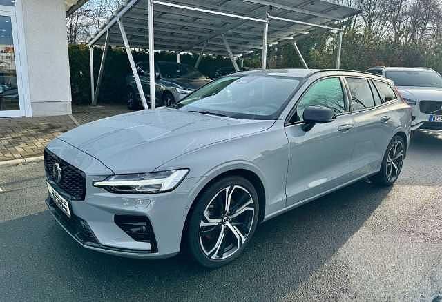 Gebraucht Volvo V60 145 PS (106 kW) 2025 Kombi