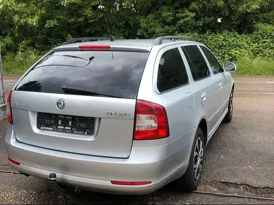Gebraucht Skoda Octavia Ambiente 122 PS (89 kW) 2010 Silber Kombi