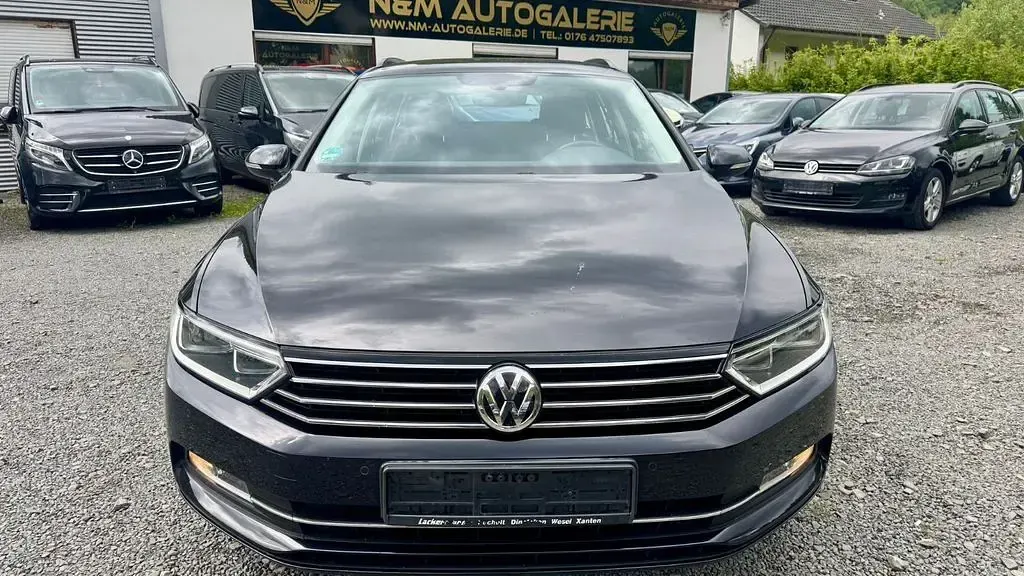 Gebraucht VW Passat Comfortline 120 PS (88 kW) 2018 Deep black perleffekt Kombi