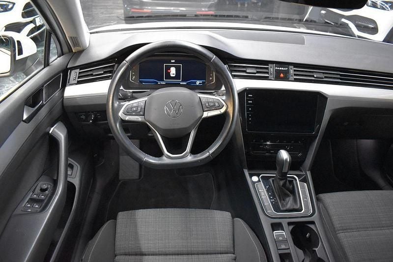 Gebraucht VW Passat Style 200 PS (147 kW) 2022 Weiß Kombi