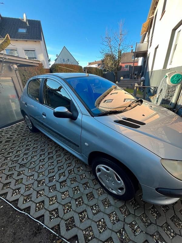 Gebraucht Peugeot 206 75 PS (55 kW) 2003 Silber Kleinwagen
