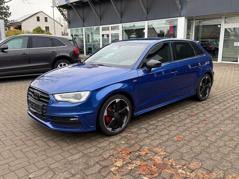 Blau Gebraucht 2016 Audi A3 Sportback Ambition Kleinwagen | 13.900 € - Bild 1/4