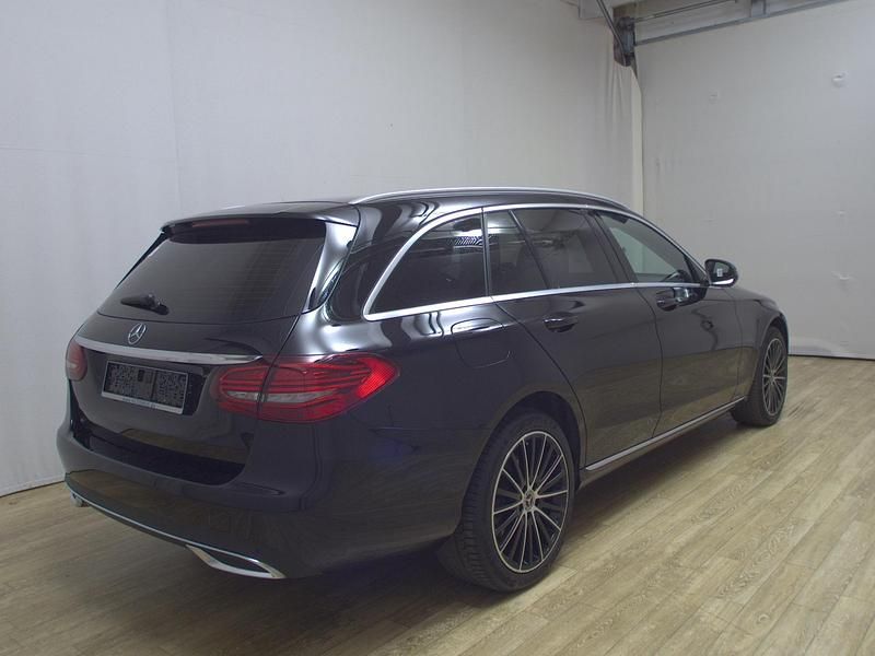 Gebraucht Mercedes C180 Avantgarde 122 PS (89 kW) 2021 Schwarz Kombi